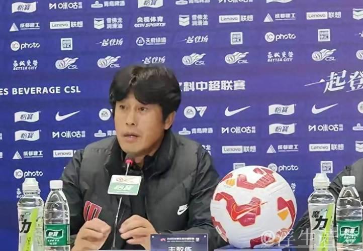 河南球迷指责裁判偏袒,徐正源无辜受牵连 河南球迷指责裁判偏袒,徐正源无辜受牵连